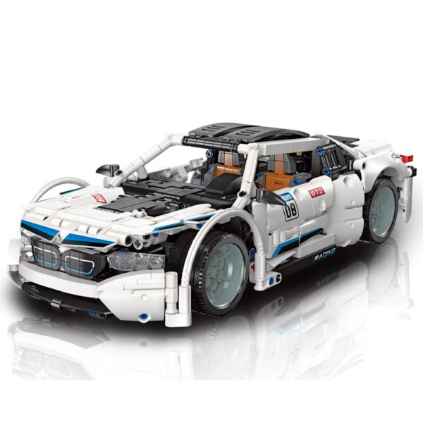 Конструктор гоночного автомобиля GT2, состоящий из 1263 строительных элементов, подходит для людей старше 8 лет.