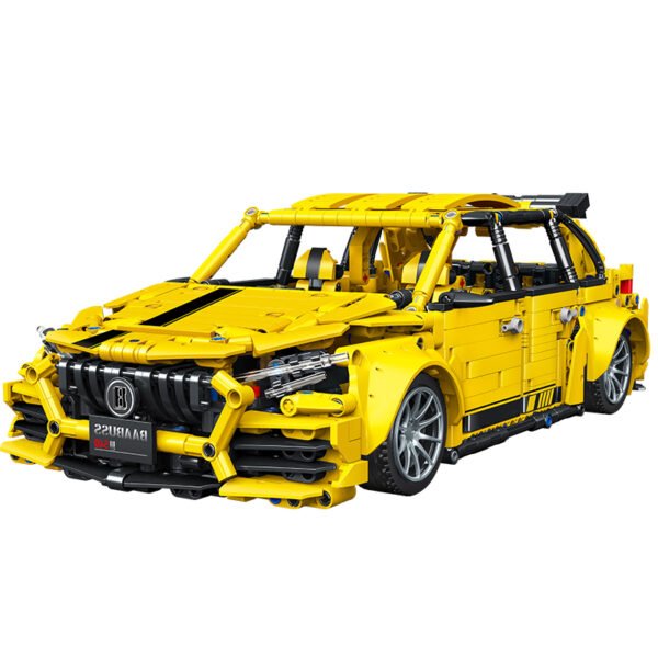 Конструктор спортивного автомобиля A45 AMG масштаба 1:14, состоит из 1870 деталей, подходит для лиц старше 14 лет.
